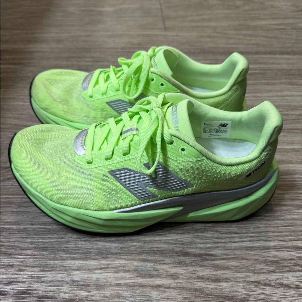 New Balance women’s FuelCell Rebel V5